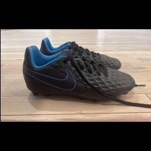 Nike soccer cleats Boys youth size 3.5